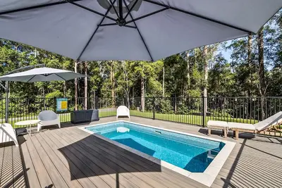 Image de The Falls Hideaway: Pool, Firepit & Outdoor Bliss