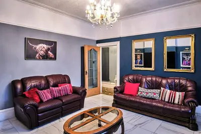 Image de Charmante maison à Cardiff avec parking privé et équipements modernes
