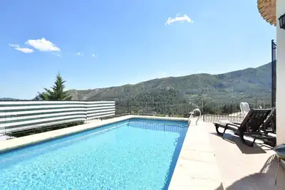 Image de Villa avec piscine privée et vue