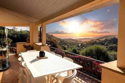 Image de Villa avec terrasse surplombant la mer