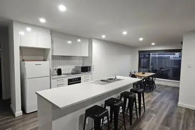 Image de New home, 5 minutes drive to beaches & Mtb trials, walk to shops, pets, WiFi