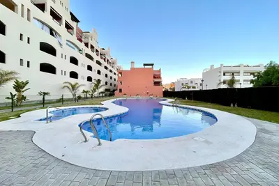 Image de Appartement avec piscine commune près de la plage