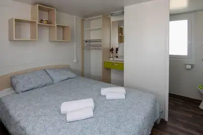 Private family -sized  mobile home Olive Tree. Pet- Friendly
