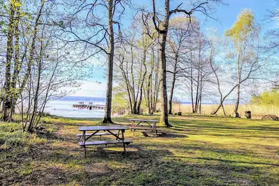 Image de Nature Inspired Cosy Cabin, Walking Distance to Lake