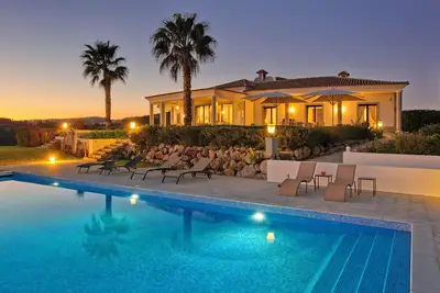 Image de Ocean View Luxury Villa with infinity pool, vineyard and subtropical garden