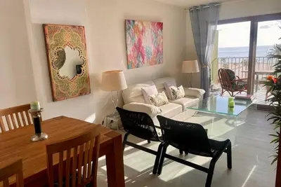 Image de Primera línea Playa de Gandía, 3 dormitorios con piscina, tenis y aire acondicionado. Exclusivo Familias