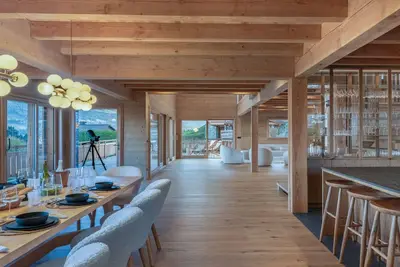 Image de Chalet moderne à Combloux avec espace bien-être