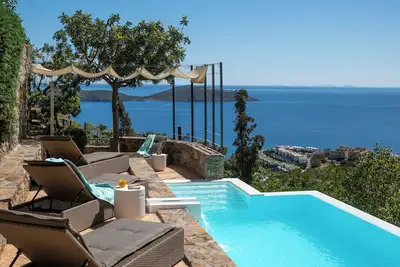 Image de Refined Mediterranean Design with Panoramic Sea Views and Stunning Infinity Pool