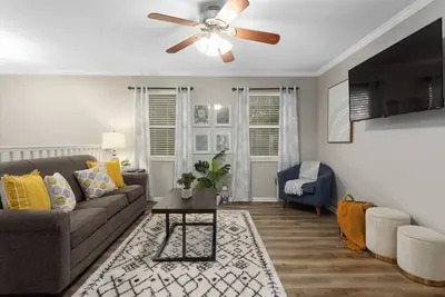 Image de Spacious, Tv in all Bedrooms, KingBeds, FencedYard