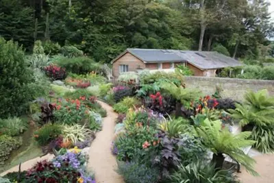 Image de Charming Garden Lodge by the Sea – Peaceful Coastal Retreat