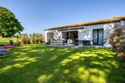 Image de Superbe maison à Semussac avec WiFi