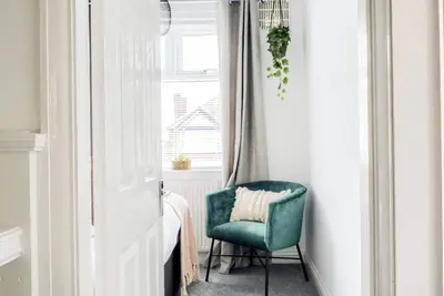 Image de Courtleet - Beautiful 3 Bedroom house, sleeps 8. Park 2 Cars.