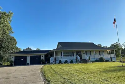 Sunshine Escape: Spacious 6-Bdr Home w/ Patio, Fire Pit & 2 Miles to Marina