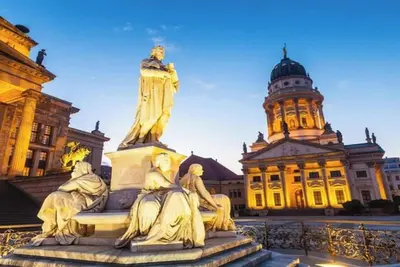 Image de Modern 4-Bedroom Apartment in the Heart of Berlin – Sleeps up to 14