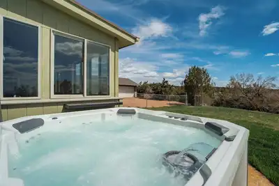 Image de Sunset Ridge | Gorge Views & Trails | Hot tub