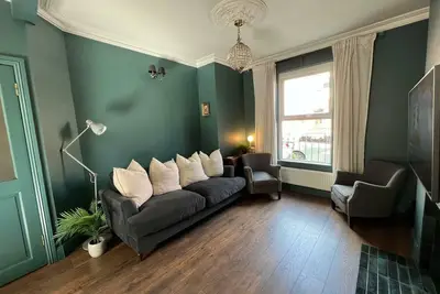 Spacious Family Haven On Edge of City Centre