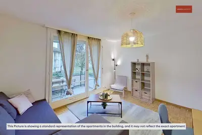 Image de 3br Homey Flat w\/ Balcony, 26’ to Center