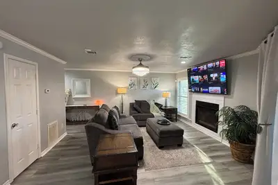 Image de Humble Abode - Entire townhouse in Humble Tx