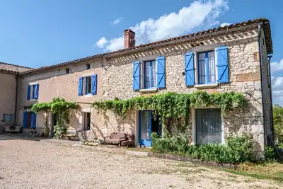 Image de Ecolodge pour 15 à 25 pax avec piscine, jacuzzi, sauna, salle de jeux
