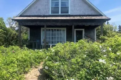 Image de 4-bedroom waterfront cottage in charming Wellfleet with WiFi