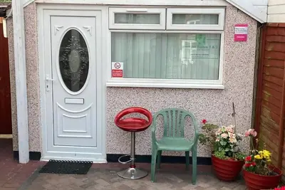 Image de Cosy Family/Pet Friendly Leeds spot to call your own.