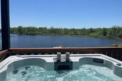 Image de 2 Lakeside Treehouse Cabins+Sauna+Hot Tub+Cold Tub