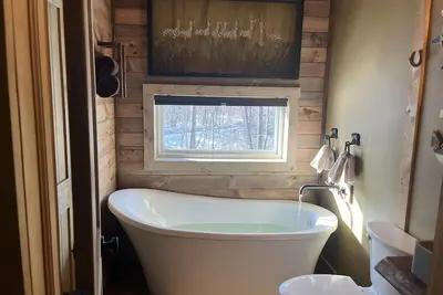 Image de Lakeside Treehouse sleeps 10+Large Sauna+Cold Tub