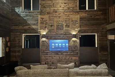 Image de Lakeside Treehouse Cabin sleeps 6+Hot Tub+Cold Tub