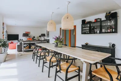 Image de Stylish family home near Fistral Beach with hot tub