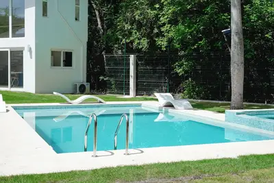 Image de A Modern Escape Surrounded by Nature