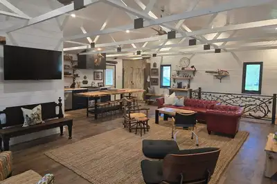 Image de Elegant meets cozy just 16 miles from Raystown Lake. Rest, Recharge, and Explore