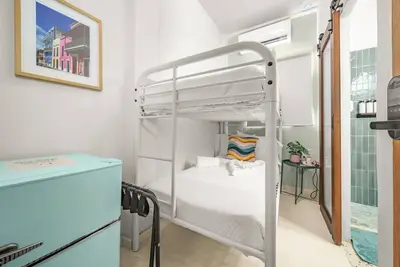 Image de Compact Bunk Room in Arts District + Free Parking