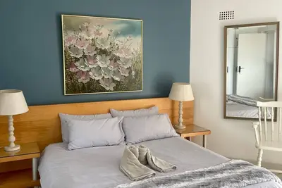 Image de Umhlanga Beach Apartment 6 Sleeper. Direct access to the promenade and beach.