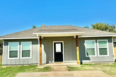 Image de Charming 2 Bed/2 Bath house, fenced backyard, Pets Ok!