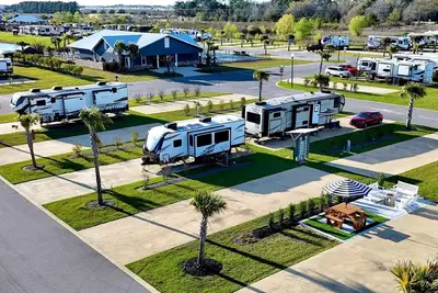 Image de Premium Rv Site ⛱️ Resort Amenities 👙Heated Pool🎢 Near Owa & Beaches 🐚🏝️🌊!