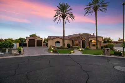 Image de The Desert Chateau, Sleeps 12, Pool, Gated Community