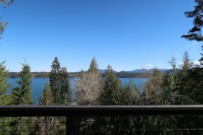 Image de Welcome to Doe Run! 3-bedroom 2-bathroom lake house.