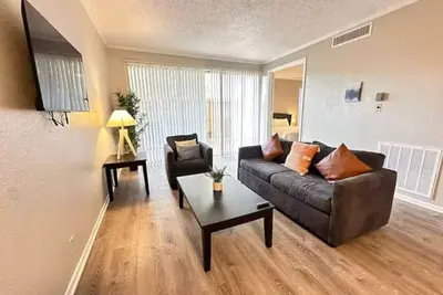 Image de Enjoy Houston’s Bay Area in a Chic, Cozy Hideaway!