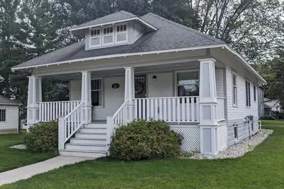 Image de Welcome to the Meyer House-a charming home thoughtfully designed for your relaxation.