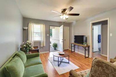 Image de Walk to Dining & Shops: Dtwn Brookhaven Home!
