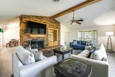 Image de 8 Mi to Lewisville Lake: Peaceful Countryside Home