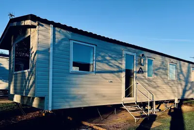 Image de Stunning caravan with free Wi-Fi at Broadland Sands Holiday Park ref 20004bs