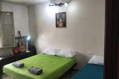 Image de Welcome vacationers artists travelers musicians