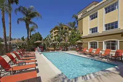 Image de 3 Units in Anaheim Family Oasis: Near Disney, with Pool & Free Parking!