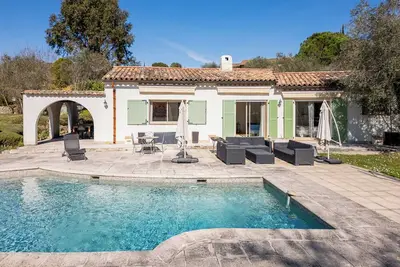 Image de Magnifique villa familiale moderne avec piscine privée