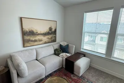Image de Modern 3 bed condo in heart of Riverton