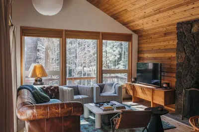 Image de 3-bedroom Black Butte Cabin with King Beds \/ Ac and Resort Access