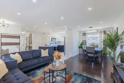 Image de Stylish, and Fully Renovated Bungalow Retreat