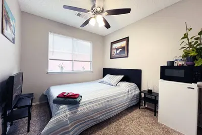 Image de Chic & Cozy Private Room – 20 Min from Downtown Dallas