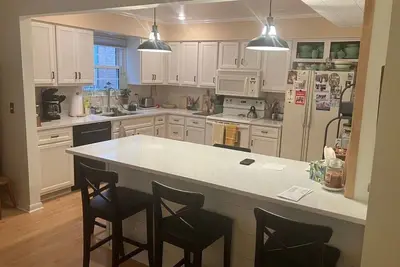 Image de 2 Bedroom 2 Bath Condo In East Hyde Park on Wasson Way Trail with Pool